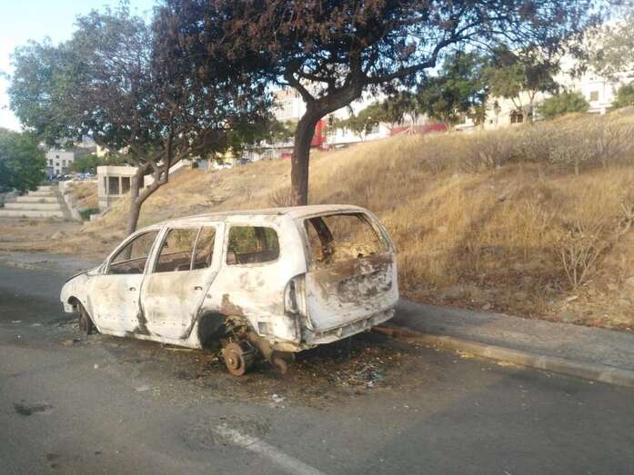 Chasis del vehículo abandonado y prendido fuego (Foto TA)